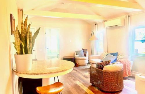 Merrimac Bed & Breakfast | 2-bed rm house on the lake