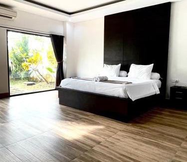Negara House | 2 Bed Room Spacious Family House with Garden View