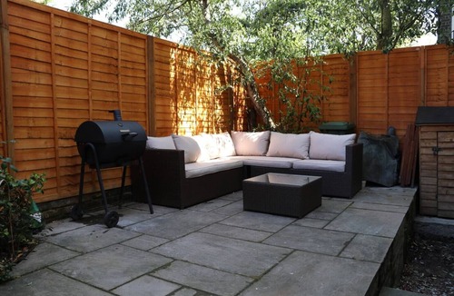 Vassall Apartment | 2-Bed, Sleeps 4, Garden