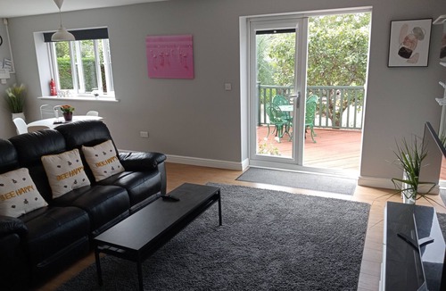 Acomb Apartment | 2 bed-Sleeps 4-Private Garden-Free Parking