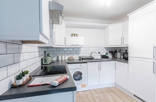 Seisdon Apartment | 2 bed | Sleeps 5 | Free Parking