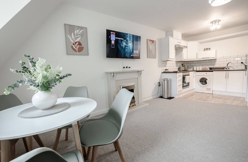 Seisdon Apartment | 2 bed | Sleeps 5 | Free Parking