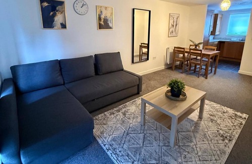 Bracknell Apartment | 2 Bed - Sleeps 6 - Free Parking