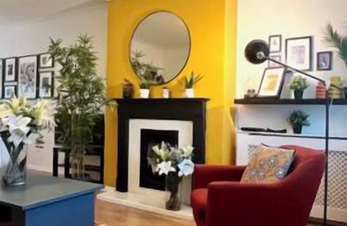 Reigate House | 2 Bed - Sleeps 6 - Parking - Town Centre