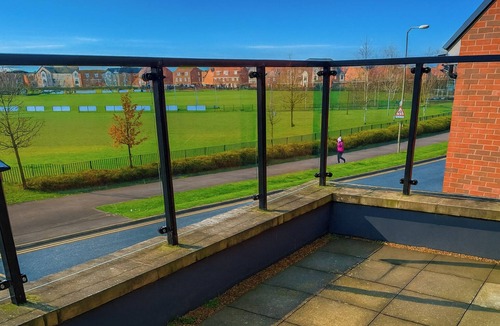 Didcot Apartment | 2 Bed-Sleeps 7-Free Parking-Balcony