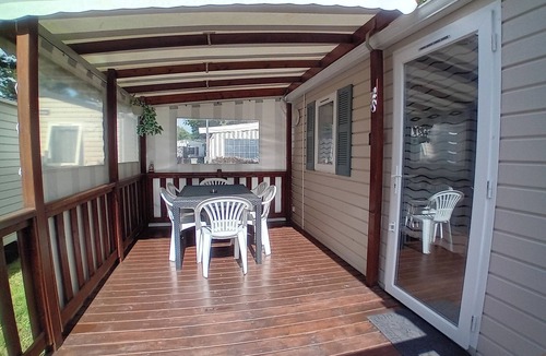 Saint-Jean-de-Monts Cabin | 2 Bed - Sleeps 4 - Free Parking - 5 mins to Beach