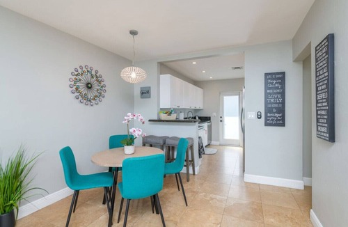 Wilton Manors House | 2 Bed - Steps from Wilton Drive | Fire Pit | BBQ