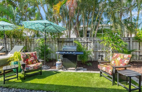 Wilton Manors House | 2 Bed - Steps from Wilton Drive | Fire Pit | BBQ