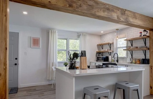 Dartmouth House | 2 bed Urban Oasis - tranquil, relaxing backyard & garden