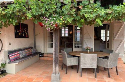 Saint-Meard-de-Gurcon House | 2 Bed Vineyard House - Sleeps 6 - Pets Welcome