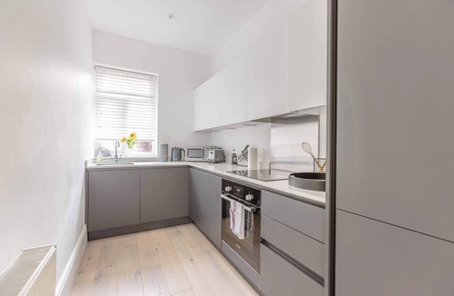 Ascot Apartment | 2 Bed - Windsor Castle & Ascot Races By Tempstay