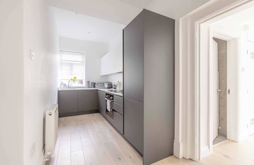 Ascot Apartment | 2 Bed - Windsor Castle & Ascot Races By Tempstay