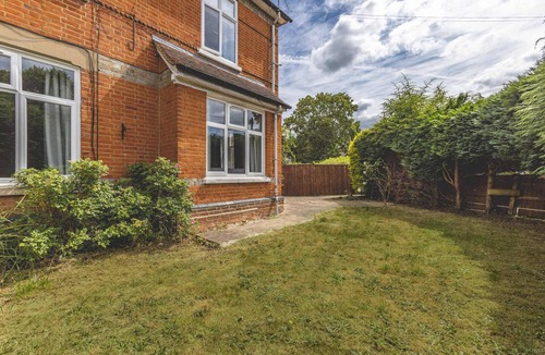 Ascot Apartment | 2 Bed - Windsor Castle & Ascot Races By Tempstay