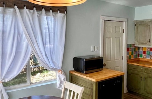 Las Cruces House | 2 bed with W/D, pets ok, 5 min to Farmers Market