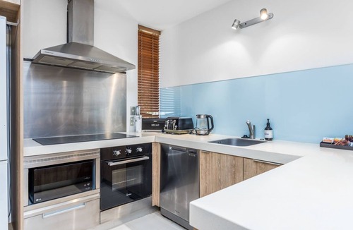 Mount Eden Apartment | 2 Bedrm Condo right on Mt Eden