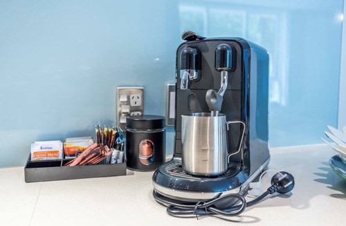 Mount Eden Apartment | 2 Bedrm Condo right on Mt Eden