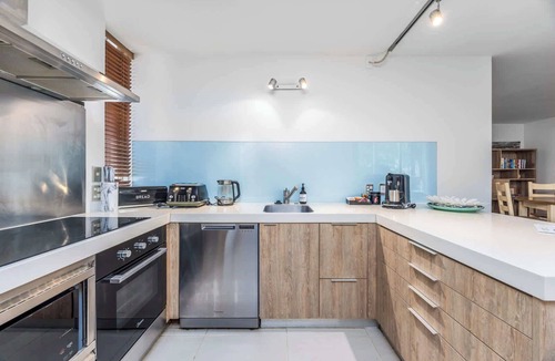 Mount Eden Apartment | 2 Bedrm Condo right on Mt Eden