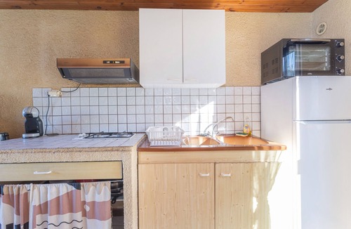 Roquefort-des-Corbieres Cottage | 2-Bedroom Gite, Air Conditioning, Pool, Near Sigean