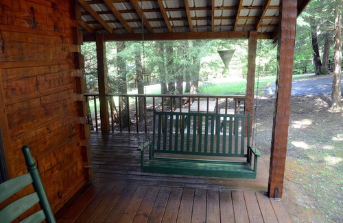 Oneida Cabin | 2 bedroom 1 bath cabin