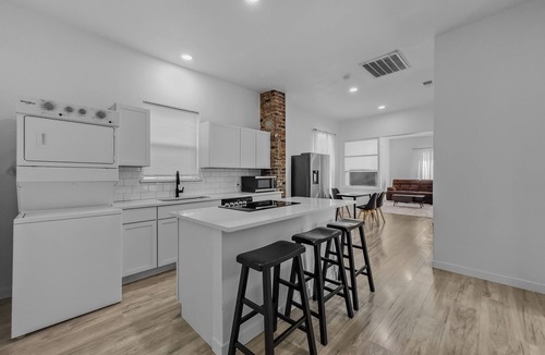 Fort Worth House | 2-bedroom 1 bath house close to Down town Fort Worth