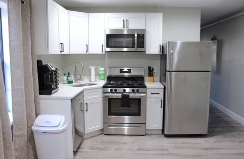 Downtown Albany Apartment | ★ 2 BEDROOM/1 BATH TRENDY Apt ★ Downtown Albany