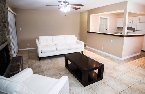 Pecan Springs Springdale House | 2 Bedroom, 1 Bathroom Duplex Located In Central Austin