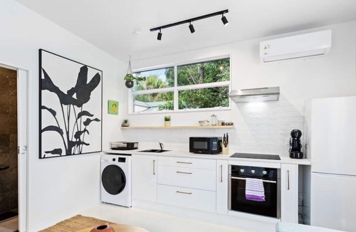 Titirangi House | 2 bedroom | 1 bathroom | Tranquil Bush setting
