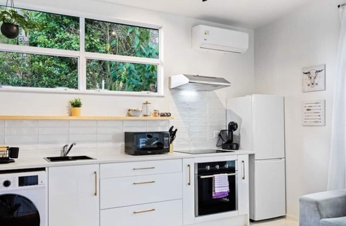 Titirangi House | 2 bedroom | 1 bathroom | Tranquil Bush setting