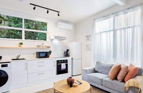 Titirangi House | 2 bedroom | 1 bathroom | Tranquil Bush setting