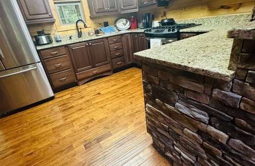 Ellijay Cabin | 2 bedroom 1 bathroom located in Cohutta wilderness area. On Holly Creek