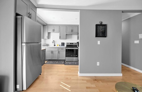 East Boston Condo | 2-bedroom, 1 sofa bed next to Airport Subway, Refurbished, 1 stop to downtown