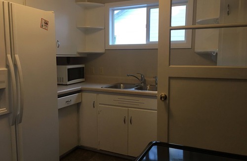 Friendly House | 2 bedroom 1bathroom, sleeps 5