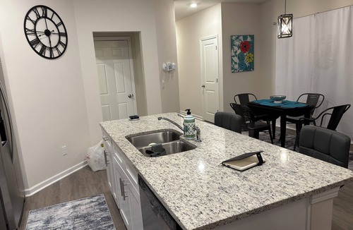 Southmont House | 2 bedroom, 2.5 in charming Trinity privacy, I-85 and downtown High Point.
