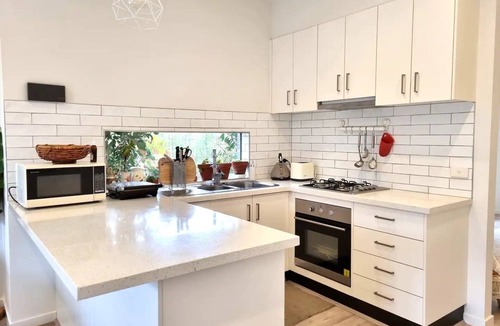 Heidelberg Heights House | 2 bedroom & 2 bathroom comfortable townhouse