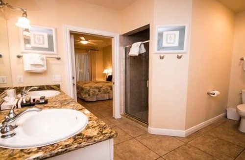 Bradenton Beach Hotel | 2 Bedroom, 2 Bathroom Deluxe Partial Bay View. Pet Friendly