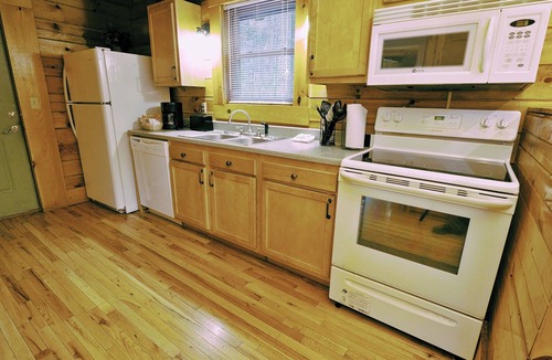 Blue Jay Cabin | 2 Bedroom 2 Bath Cabin (Beaver, WV)