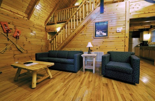 Blue Jay Cabin | 2 Bedroom 2 Bath Cabin (Beaver, WV)