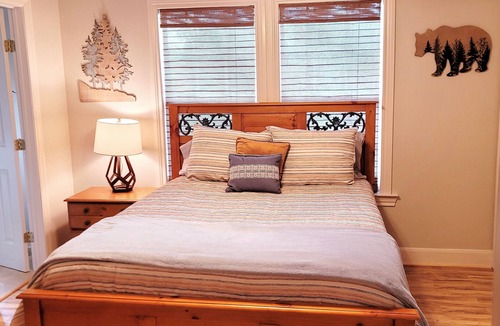 Jewett House | 2 bedroom, 2 bath Cabin on Lake Limestone