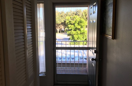 Venice Condo | 2 Bedroom, 2 Bath Condo in Venice -available 4/15/26 -10/31/26 Min 3 Month Lease