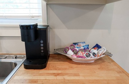 Rockport Cottage | 2 bedroom 2 bath cottage sleeps 6! Community Pool