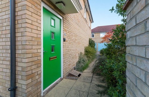 Cambridge Apartment | 2-bedroom, 2-bath flat nr Science Park, sleeps 3