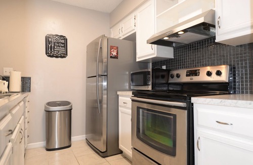 Westchase Apartment | 2 Bedroom 2 Bath townhome super clean private yard