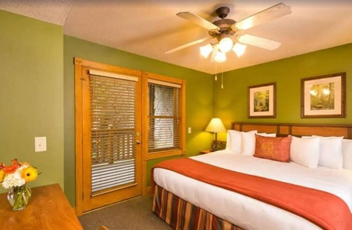 Gatlinburg House | 2 Bedroom & 2 Bath Unit in Westgate Smoky Mountain Resort & Water Park (UNIT 4)