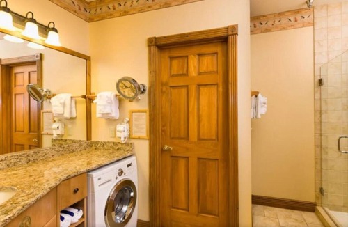 Gatlinburg House | 2 Bedroom & 2 Bath Unit in Westgate Smoky Mountain Resort & Water Park (UNIT 4)