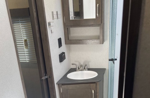 Gainesville House | 2 Bedroom 2 Bathroom 2 Slide Outs Family Friendly Vacation on Wheels