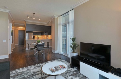 Etobicoke Apartment | 2 Bedroom/2 Bathroom Suite