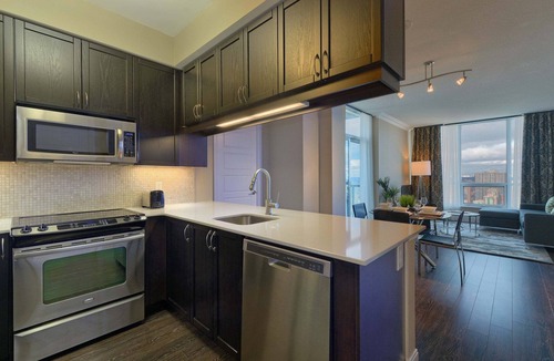 Etobicoke Apartment | 2 Bedroom/2 Bathroom Suite