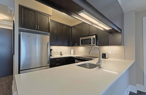 Etobicoke Apartment | 2 Bedroom/2 Bathroom Suite