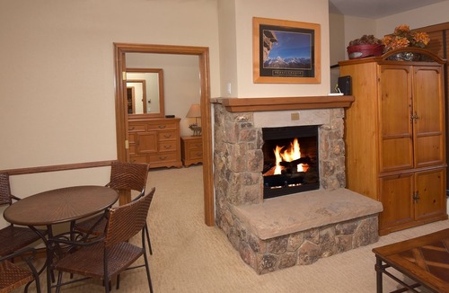 Avon Condo | 2 Bedroom/2 Bathroom Chapel Square by RedAwning