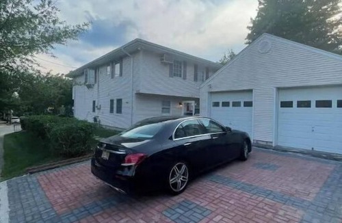 Teaneck House | 2 bedroom 2 bathroom entire apartment near NYC